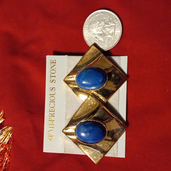 Genuine semi precious Blue Lapis in a goldtone setting - Picture 3 of 3